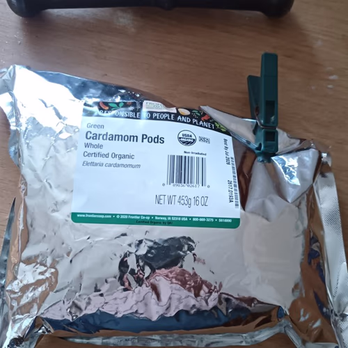小荳蔻 - 香草和香料 小荳蔻 - 香草和香料