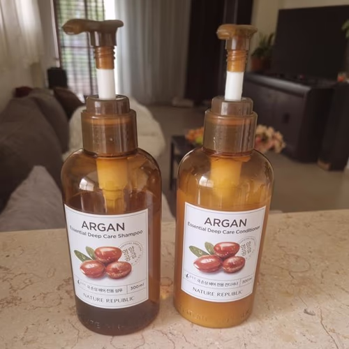 Nature Republic 摩洛哥堅果精華深層護理洗髮精,適用於極度受損的頭髮,10.14 液量盎司(300 毫升) 香港 Nature Republic 摩洛哥堅果精華深層護理洗髮精,適用於極度受損的頭髮,10.14 液量盎司(300 毫升) 香港