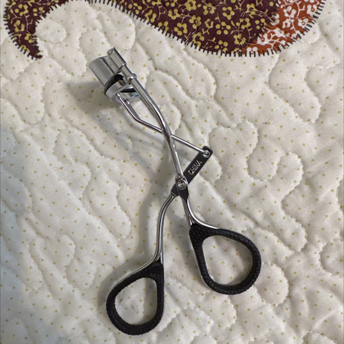 Revlon 睫毛夾,1 支 香港 Revlon 睫毛夾,1 支 香港