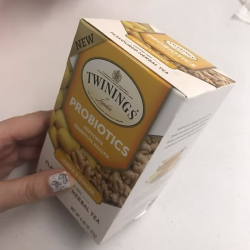 Twinings 益生菌加花草茶，檸檬和生薑，不含咖啡因，18 茶包，0.95 盎司（27 克） 香港